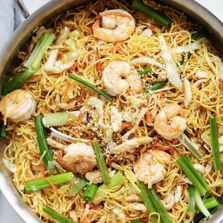 08 House Special Chow Mein with Prawns and Mixed Meats in Sauce